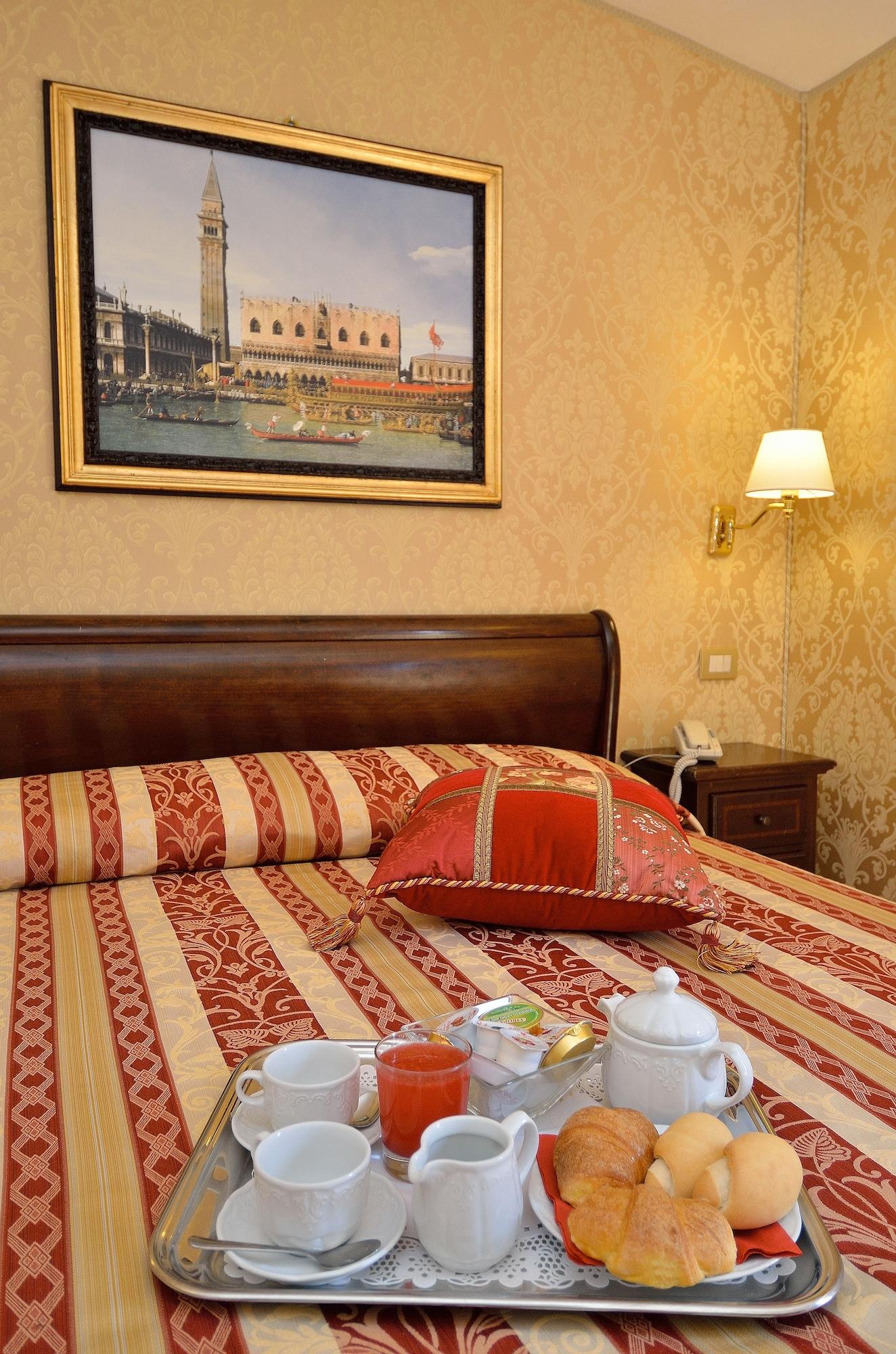 Residenza Goldoni Bed & Breakfast Venice Exterior photo