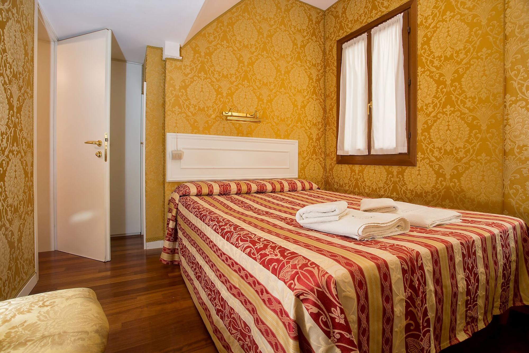 Residenza Goldoni Bed & Breakfast Venice Exterior photo