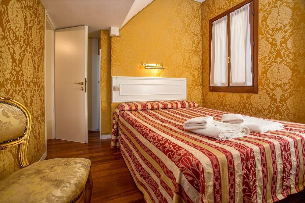 Residenza Goldoni Bed & Breakfast Venice Exterior photo