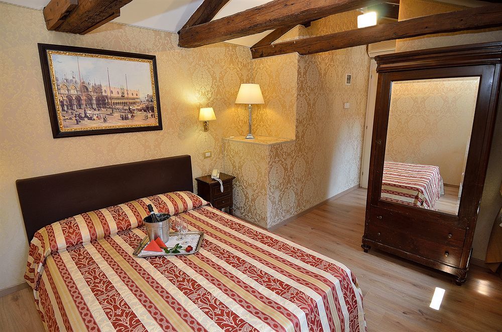 Residenza Goldoni Bed & Breakfast Venice Exterior photo